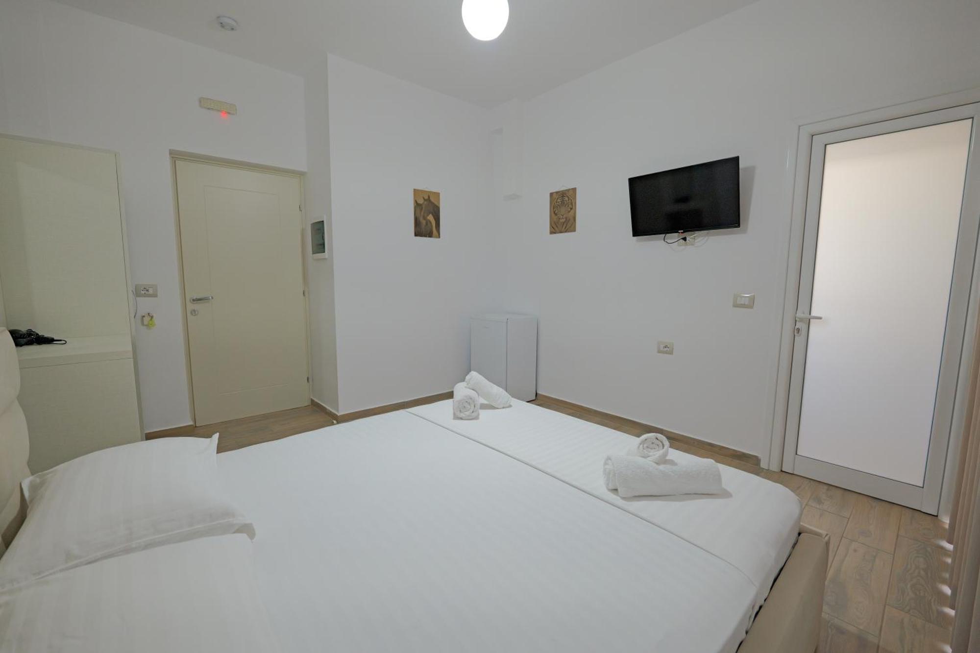 Hotel Veliaj Ksamil Exterior photo